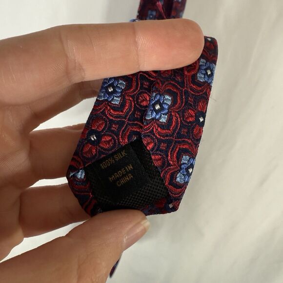 Jos A Bank Reserve Tie Men's 62" Red Blue Print 100% Silk 3" Wide - Picture 3 of 4